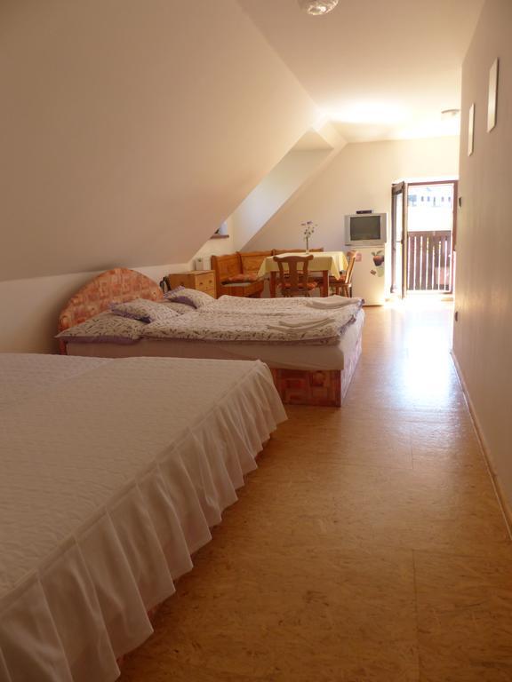 Bizoni Dvur Hotel Retenice Exterior photo
