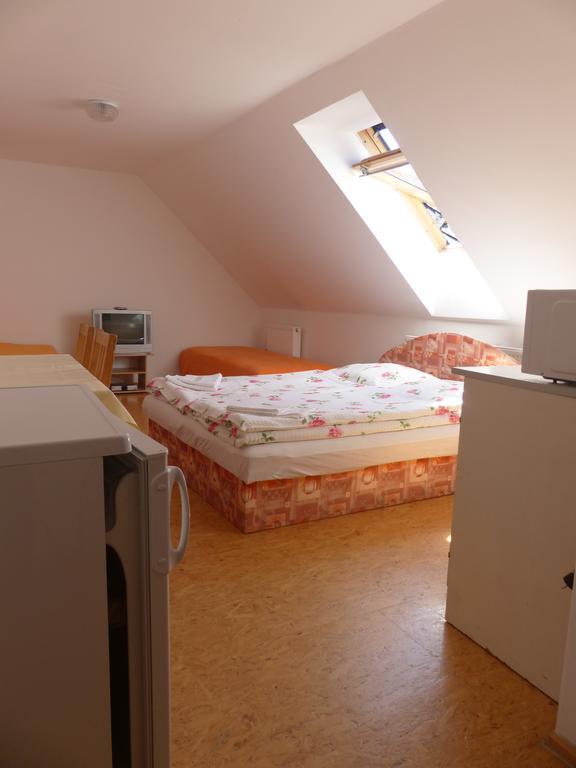 Bizoni Dvur Hotel Retenice Exterior photo